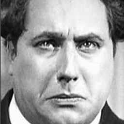 Pierre Alcover 飾演 Teddy Mélanco