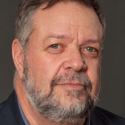 Russel Savadier 飾演 Jonty