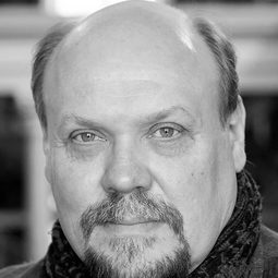 Hannu-Pekka Björkman 飾演 Kallonen