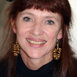 Nancy Huston 飾演 Betsy