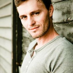 Paul McCarthy-Boyington 飾演 Newman Hicks