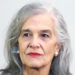 埃爾薇拉·奧內托 飾演 Susy