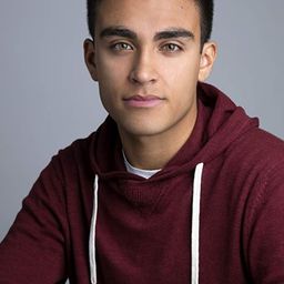 Miguel Nascimento 飾演 Kyle