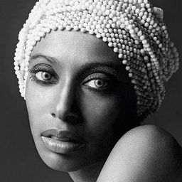 Donyale Luna 飾演 Enotea