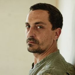 Mas Belsito 飾演 Lulua