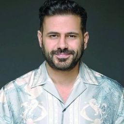 Abdullah Boushahri 飾演 آدم