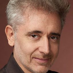 赫克托·迪亞茲 飾演 Hoffmann