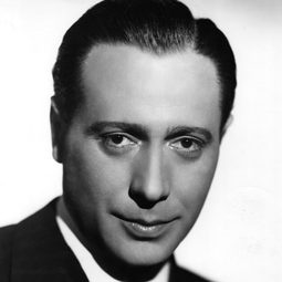 Edward Raquello 飾演 Paul Savarin