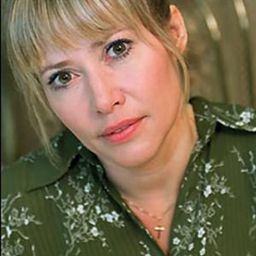 Maggie O'Neill 飾演 Kim