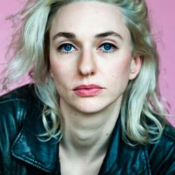 Hannah Ehrlichmann 飾演 Marina