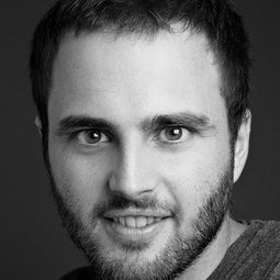 Mikel Bustamante - Double Plus Fifteen演員 飾演Waiter