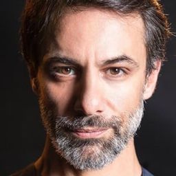 Lucas Ferraro 飾演 Pablo