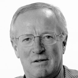 Robert Fisk - 菲斯克烽火求真錄演員 飾演Self - Narrator / Journalist