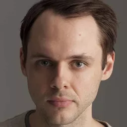 克里斯多福·鄧漢 飾演 Peter Breene