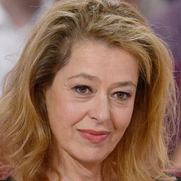 Charlotte Kady 飾演 Mathilde / Hélène