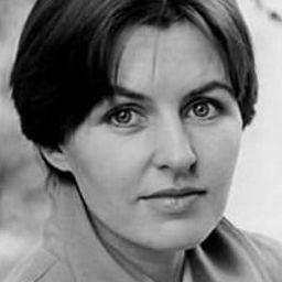 Hilary Reynolds 飾演 Lesley