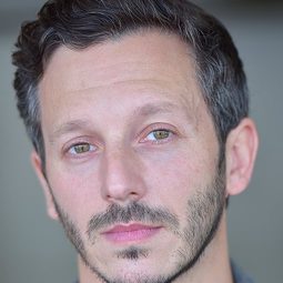 Andrew Bering - In the Deathrom演員 飾演Heinz