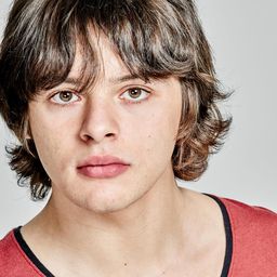 Mace Coronel 飾演 Mace Coronel