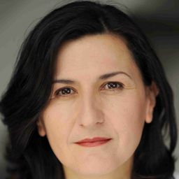 Siir Eloglu 飾演 Schwiegermutter