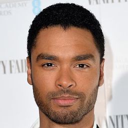 Regé-Jean Page 飾演 Captain Khora