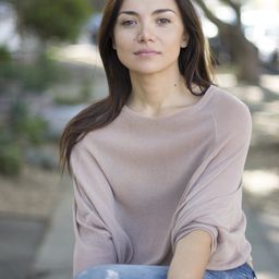 愛麗克絲·布魯諾瓦 飾演 Self