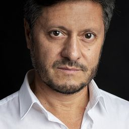 Rodrigo Villagrán - 長夜囹圄演員 飾演Soldado Almeida