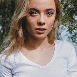 Chloe Fox 飾演 Megan