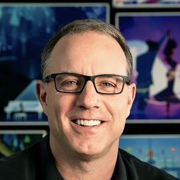 科克·德米科 - 古魯家族導演