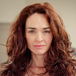 卡莉娜·羅格 飾演 Jordan