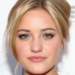 AJ Michalka 飾演 Kai