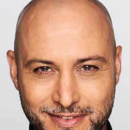 Giuseppe Russo - 法拉利演員 飾演Carabiniere / TV Sportcaster (voice)