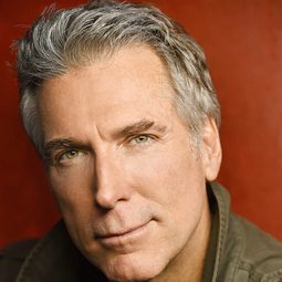 Clint Carmichael 飾演 Guard