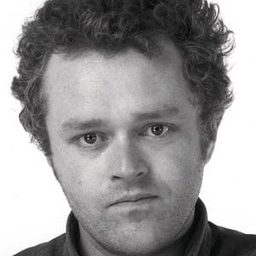 Patrick McDonnell - 英俊的惡魔演員 飾演Fr. Flakey