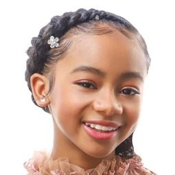 菲芙賀文 飾演 Riley