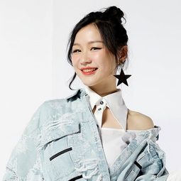 金靖 飾演 Mother Jin/Old Lady/Shop Master