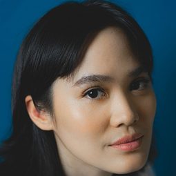 雪若·謝納菲亞 - The Underdogs演員 飾演Ellie