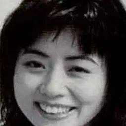 錢軍 飾演 Ms. Lee