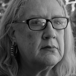 Verónica García 飾演 Abuela