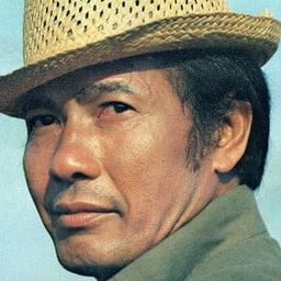 Manop Aswathep 飾演 