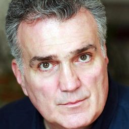 文森佐·尼科利 飾演 Papa Pete