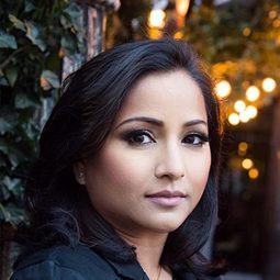 Sonia Goswami 飾演 Aayah