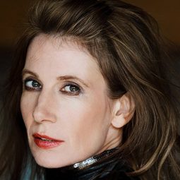 梅根·蓋伊 飾演 