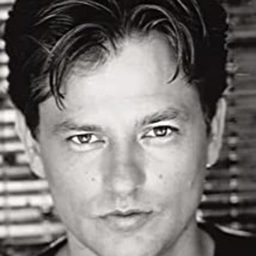 Aaron Tucker 飾演 Steven Bridges