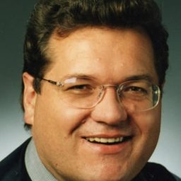 Christoph Stephinger 飾演 Melchtal