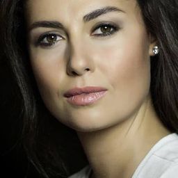 Toprak Sağlam 飾演 Müjde