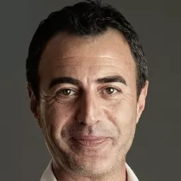 Süreyya Gürsel Evren 飾演 Başkomiser