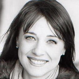 Francesca DeRose - Coins in the Fountain演員 飾演Tour Guide #1