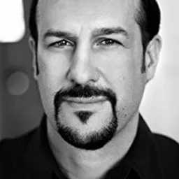 馬修·迪倫·羅伯茲 飾演 Investigation Officer (as Matthew Roberts)