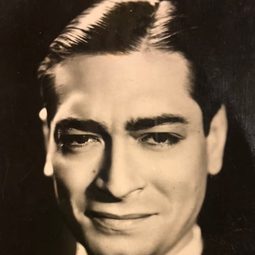 Carlos Casaravilla - The Horsemen演員 飾演Messenger (uncredited)