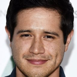 Jorge Diaz 飾演 Gabe (voice)